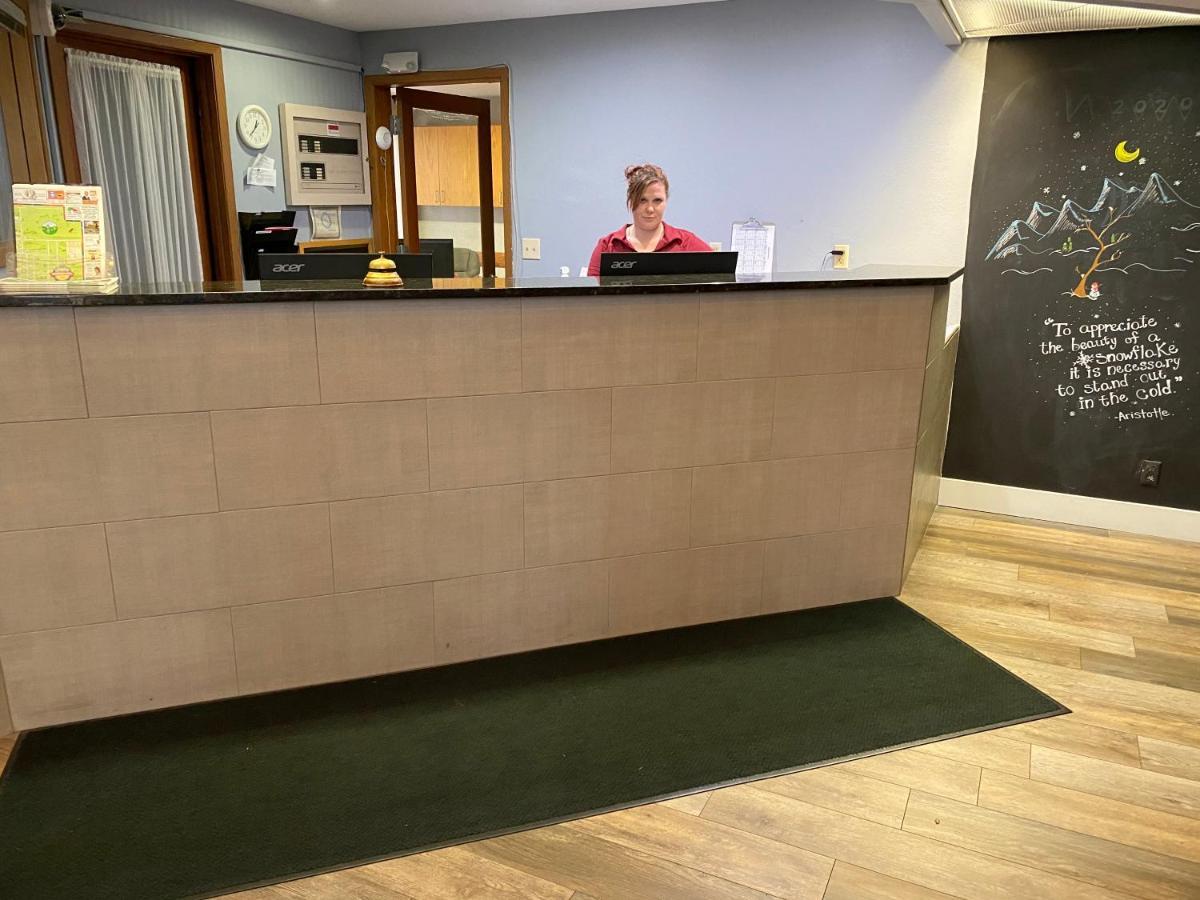 Red Lion Inn & Suites Post Falls Bagian luar foto